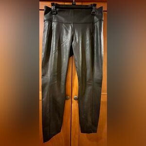 ATHLETA FAUX LEATHER LEGGING
SIZE LARGE
NEVER WORN
